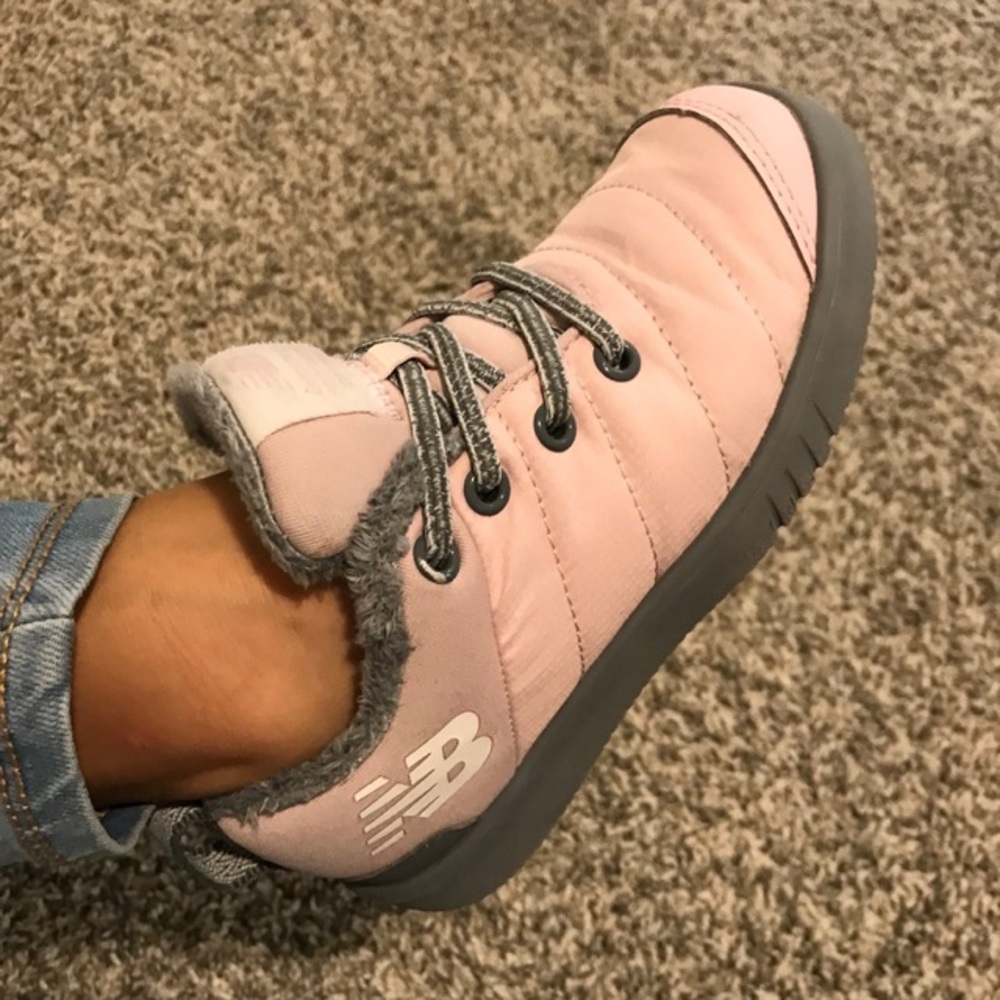 NEW BALANCE Girl's Moc V1 Bungee Slipper Pink Sneakers | 11.5